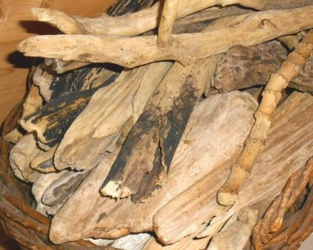 洗浄乾燥後の流木